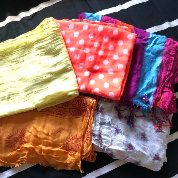 🌼𝟷𝟶/$𝟹𝟻🌼
 bundle 7 scarves - Picture 1 of 3